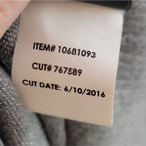 Torrid Gray and White Lace Button Front Cardigan, size 1 - Picture 6 of 6